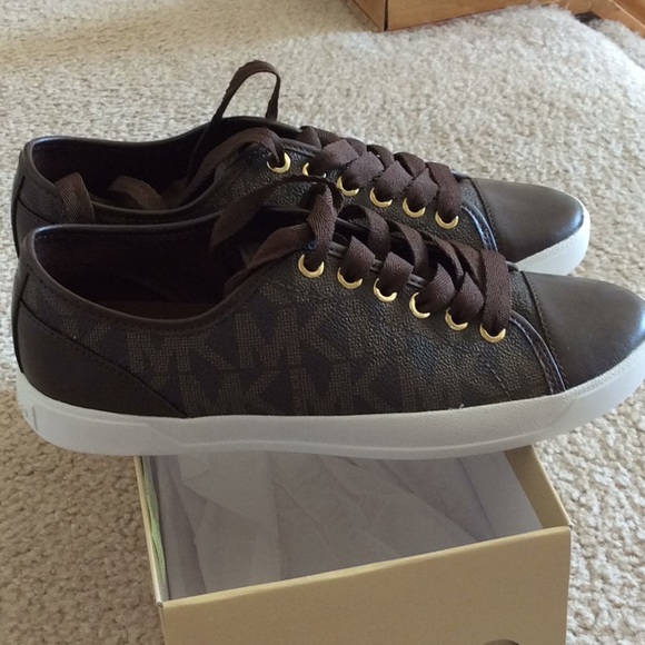 Cute shoes, new never worn. - Picture 2 of 6